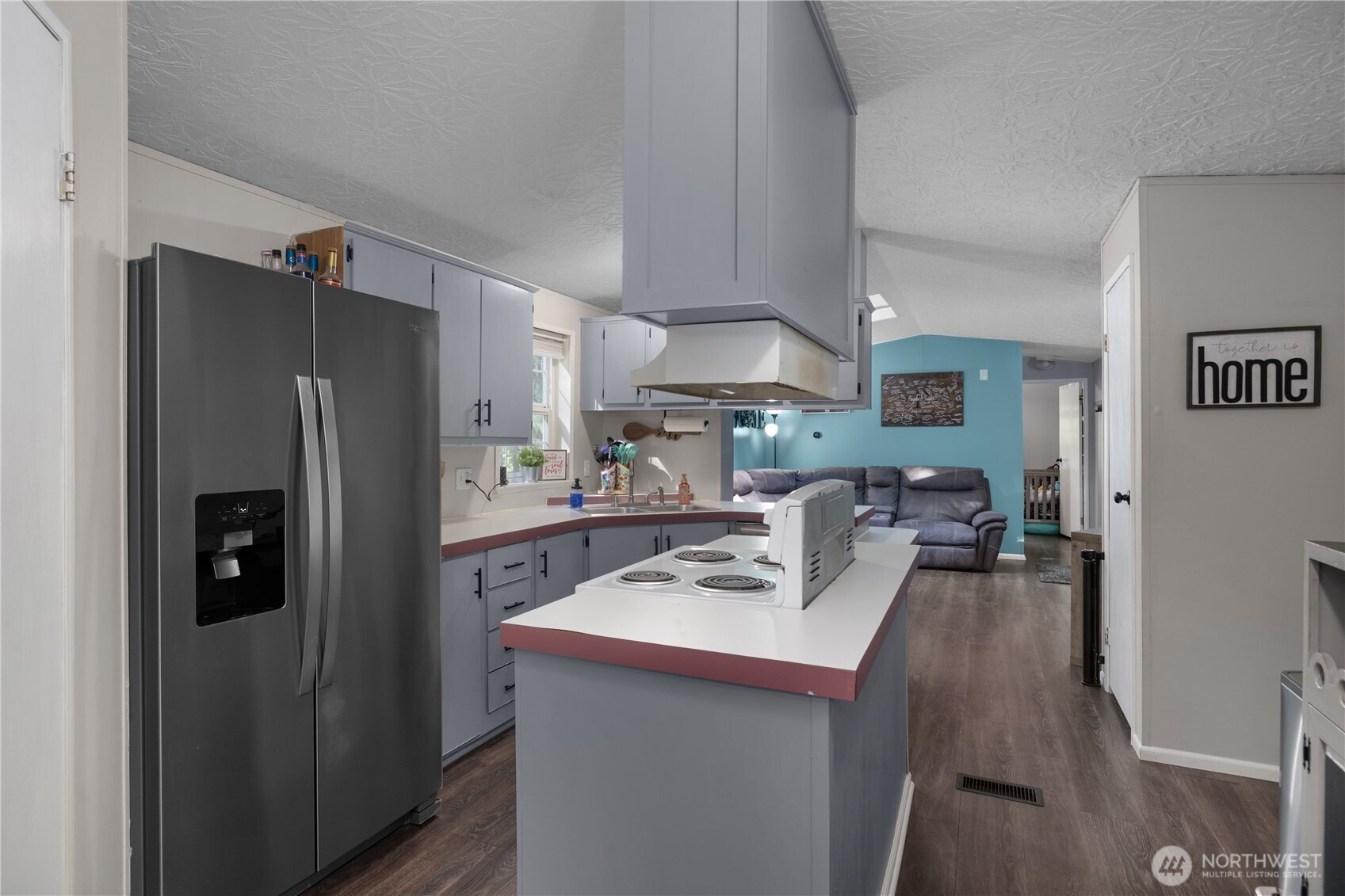 300 N Mount Jupiter Drive , Hoodsport, WA 98548