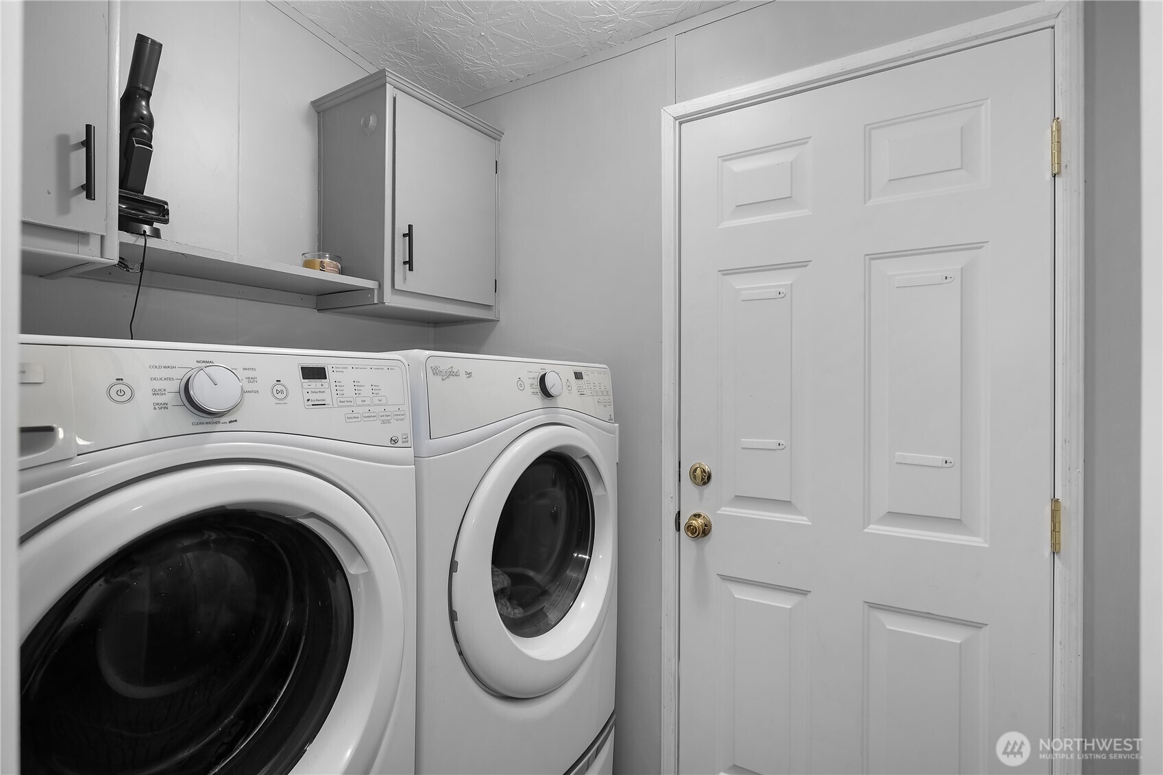 300 N Mount Jupiter Drive , Hoodsport, WA 98548