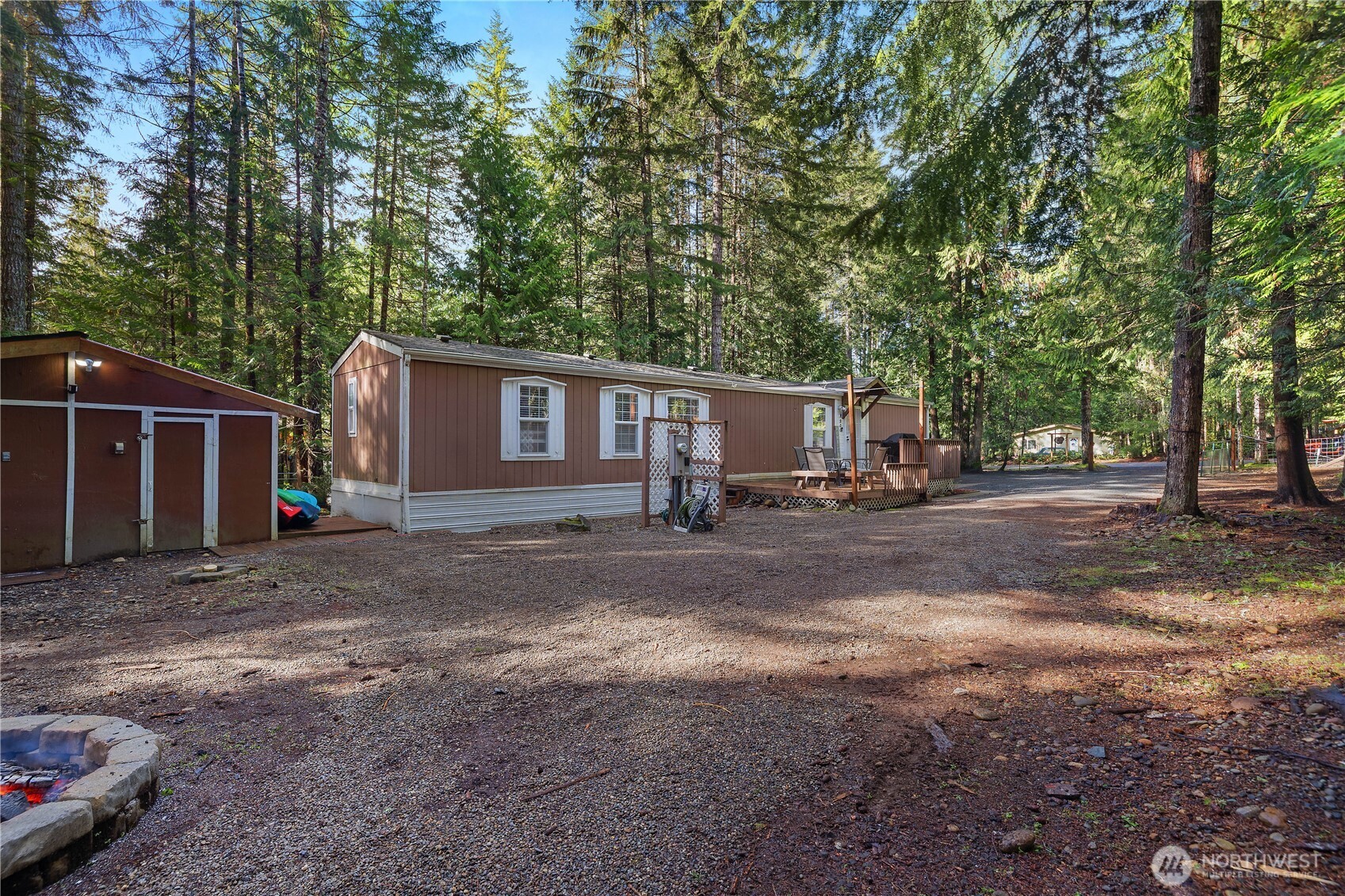 300 N Mount Jupiter Drive , Hoodsport, WA 98548