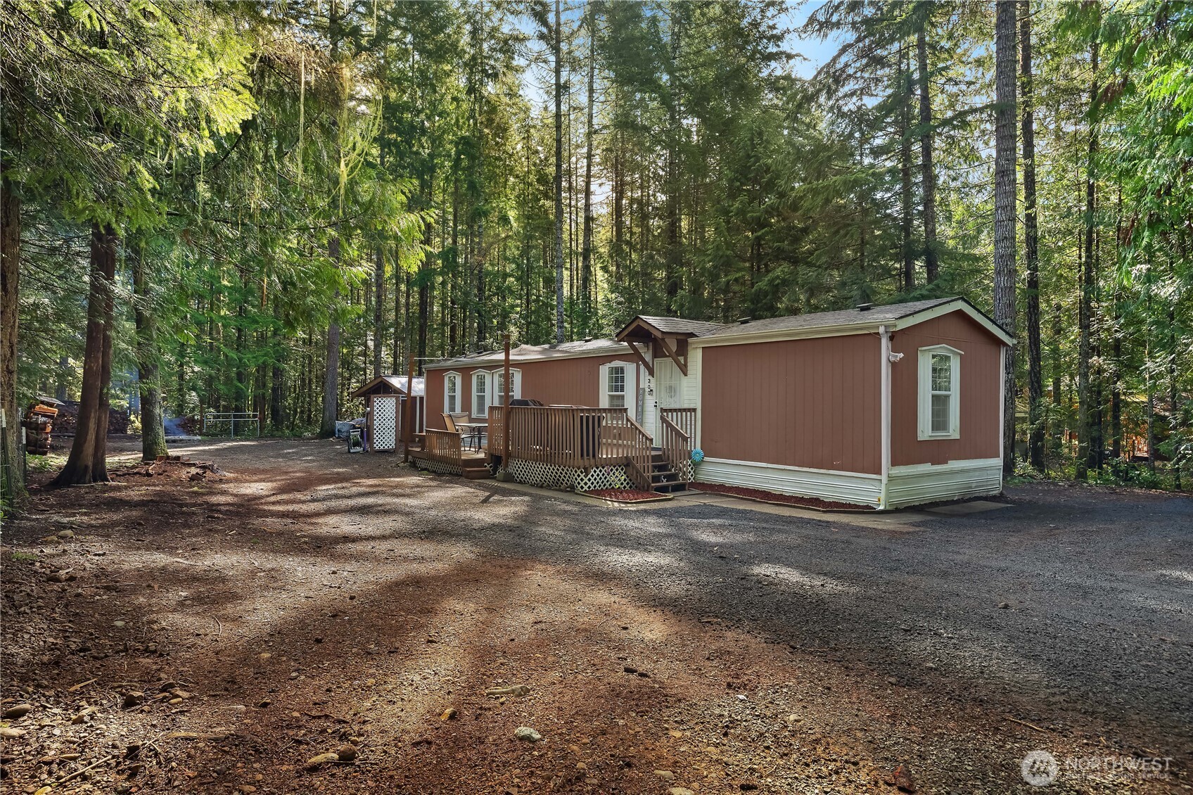 300 N Mount Jupiter Drive , Hoodsport, WA 98548