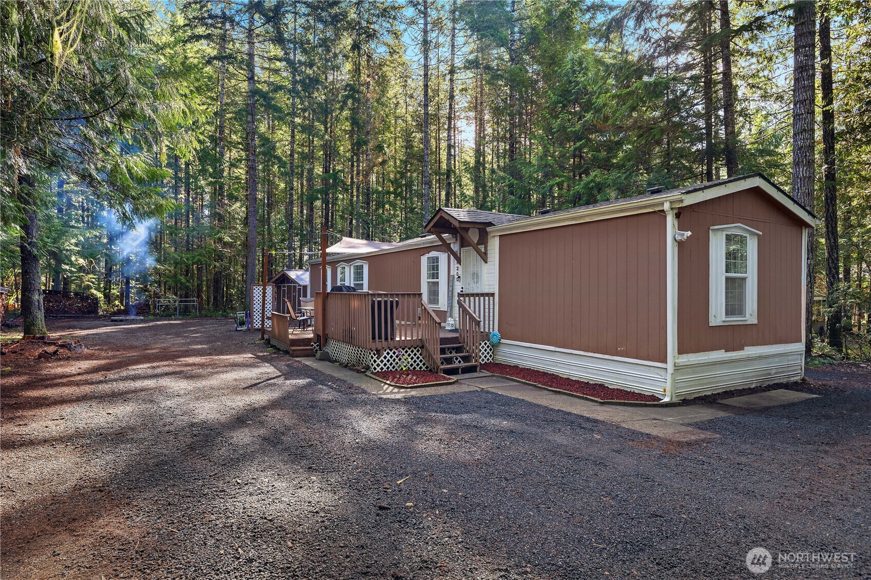 300 N Mount Jupiter Drive , Hoodsport, WA 98548
