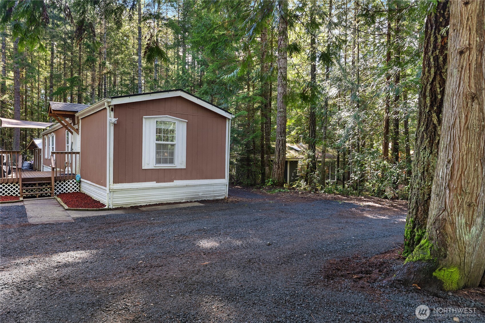 300 N Mount Jupiter Drive , Hoodsport, WA 98548