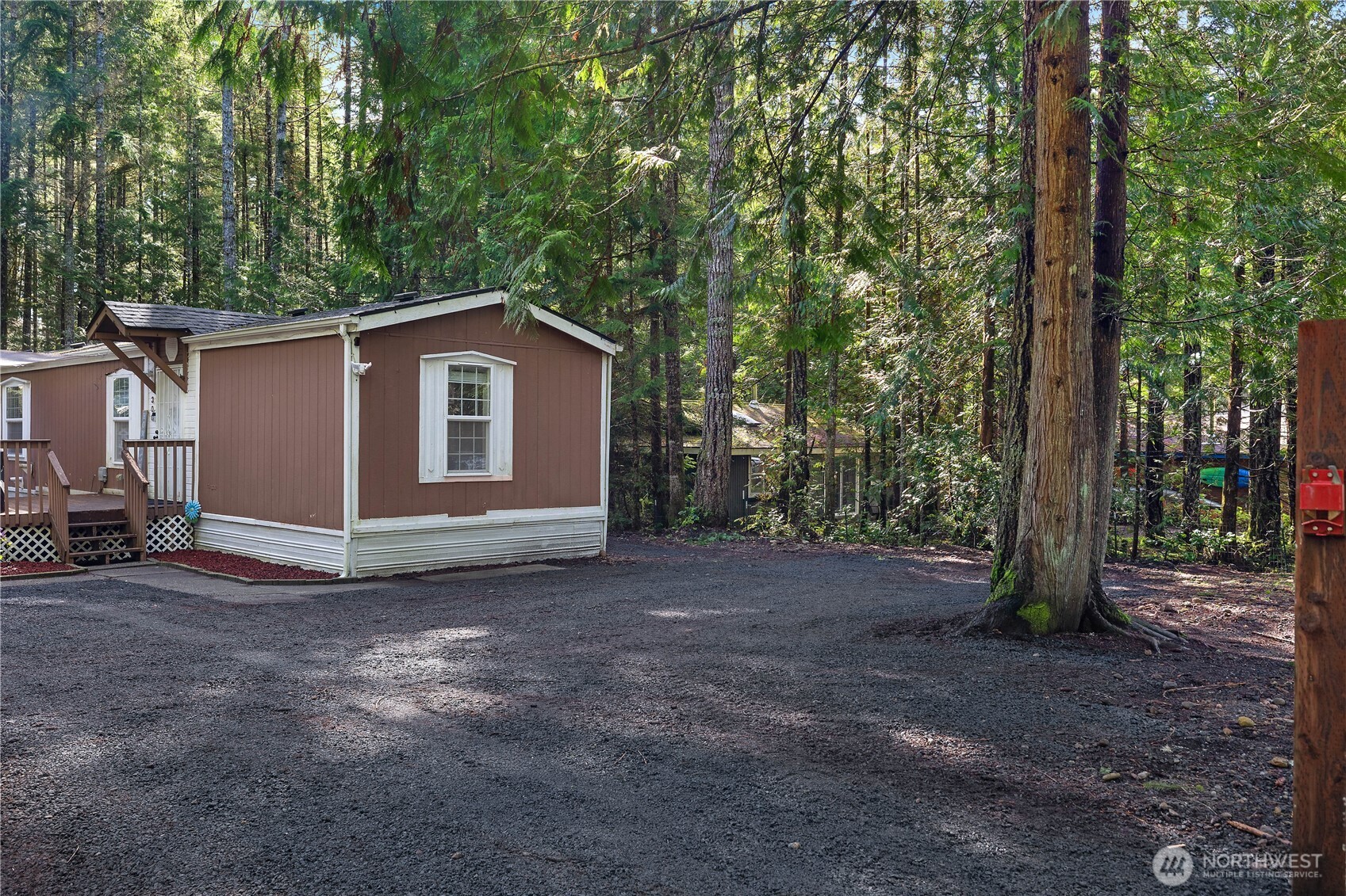 300 N Mount Jupiter Drive , Hoodsport, WA 98548