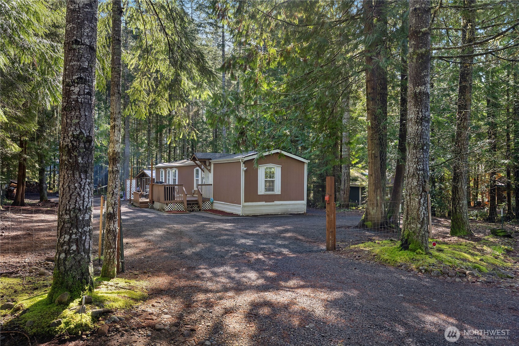 300 N Mount Jupiter Drive , Hoodsport, WA 98548