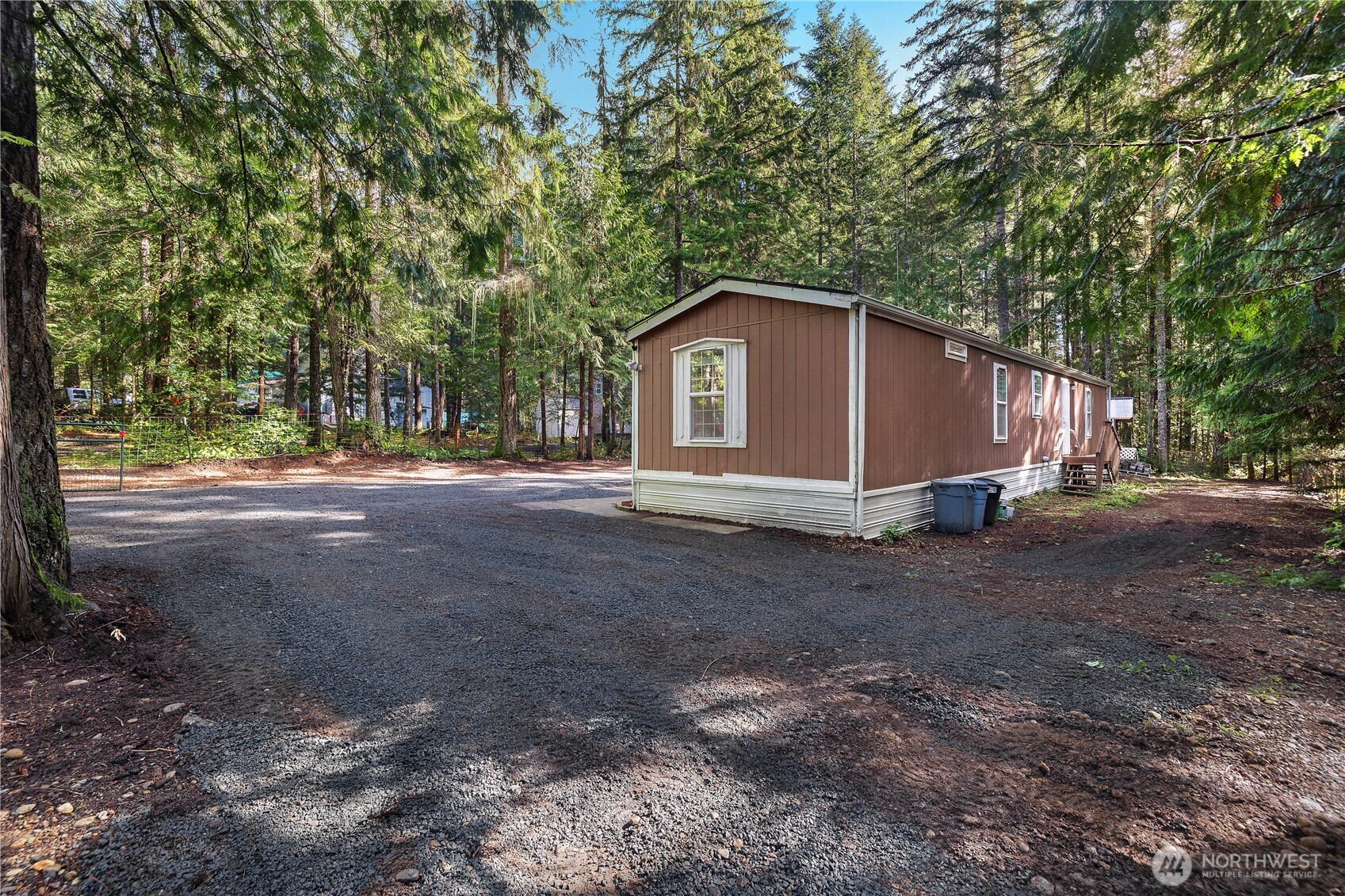 300 N Mount Jupiter Drive , Hoodsport, WA 98548