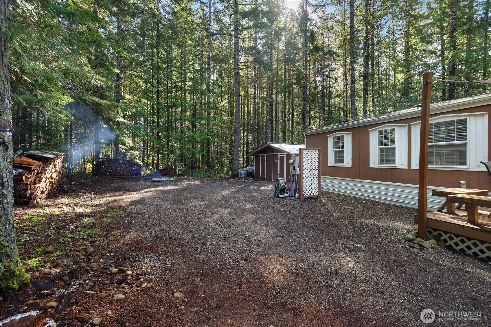 300 N Mount Jupiter Drive , Hoodsport, WA 98548