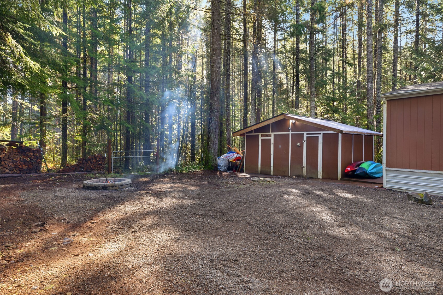 300 N Mount Jupiter Drive , Hoodsport, WA 98548