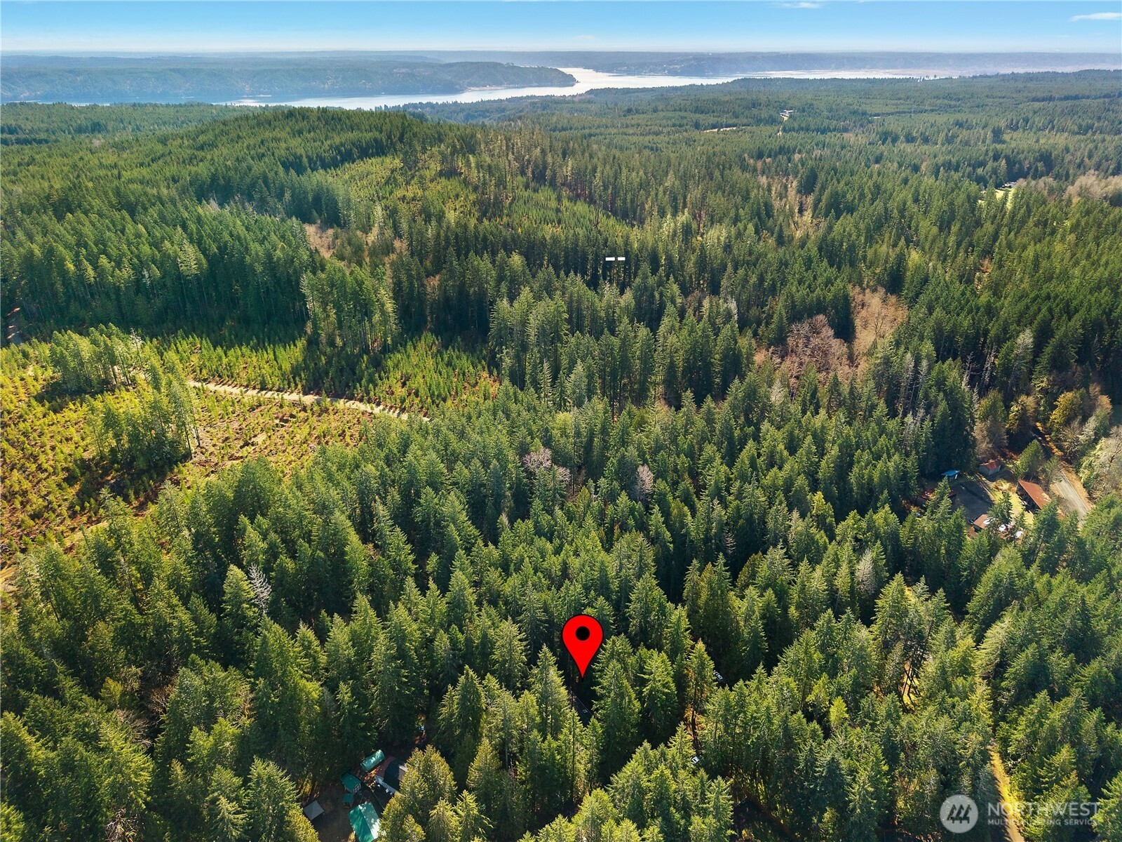 300 N Mount Jupiter Drive , Hoodsport, WA 98548