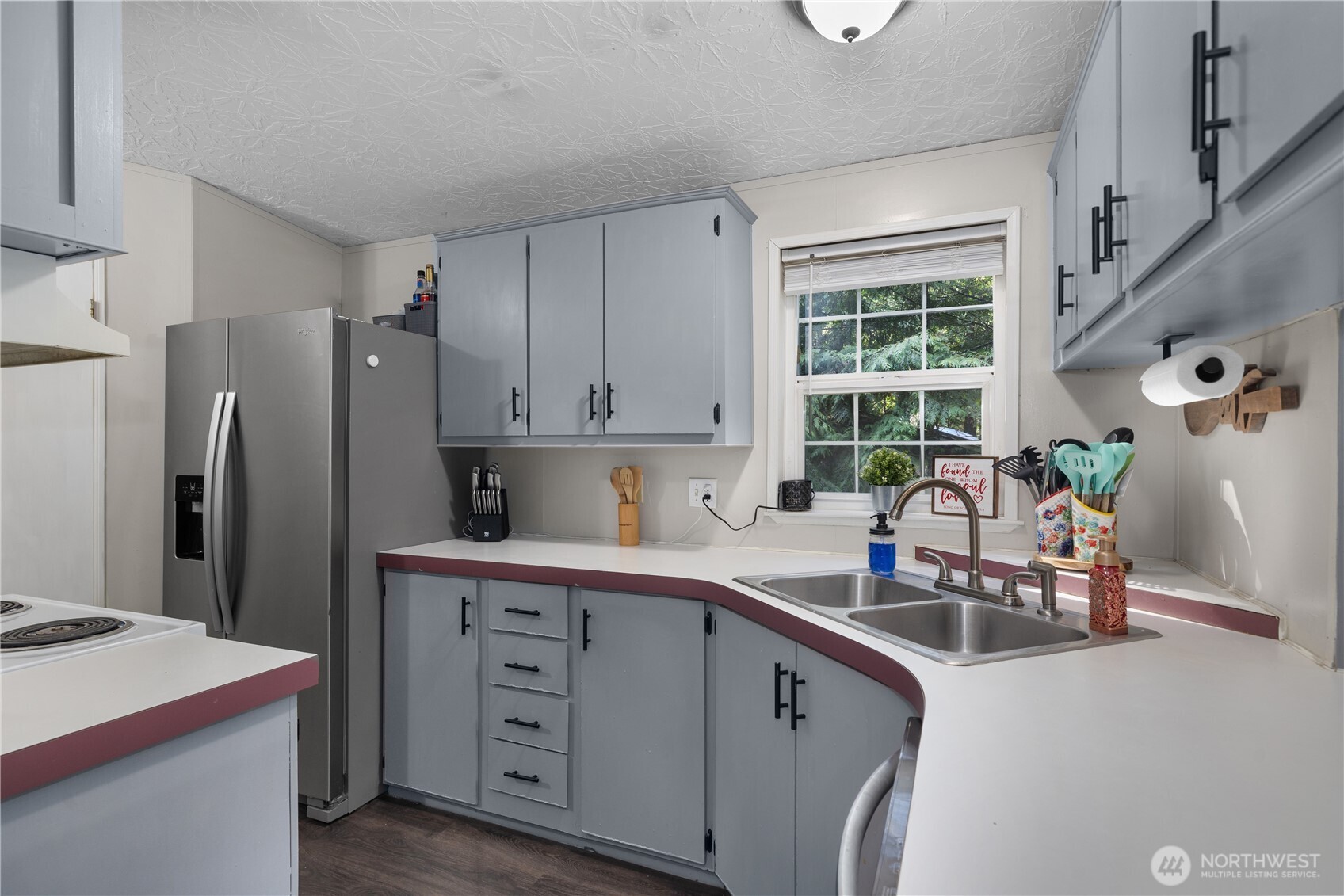 300 N Mount Jupiter Drive , Hoodsport, WA 98548