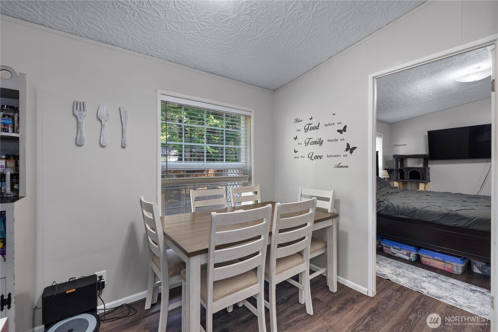 300 N Mount Jupiter Drive , Hoodsport, WA 98548