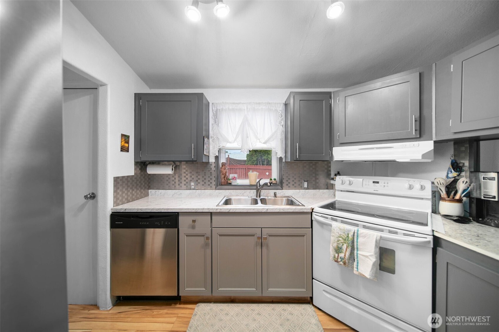 370 S Kentucky , East Wenatchee, WA 98802