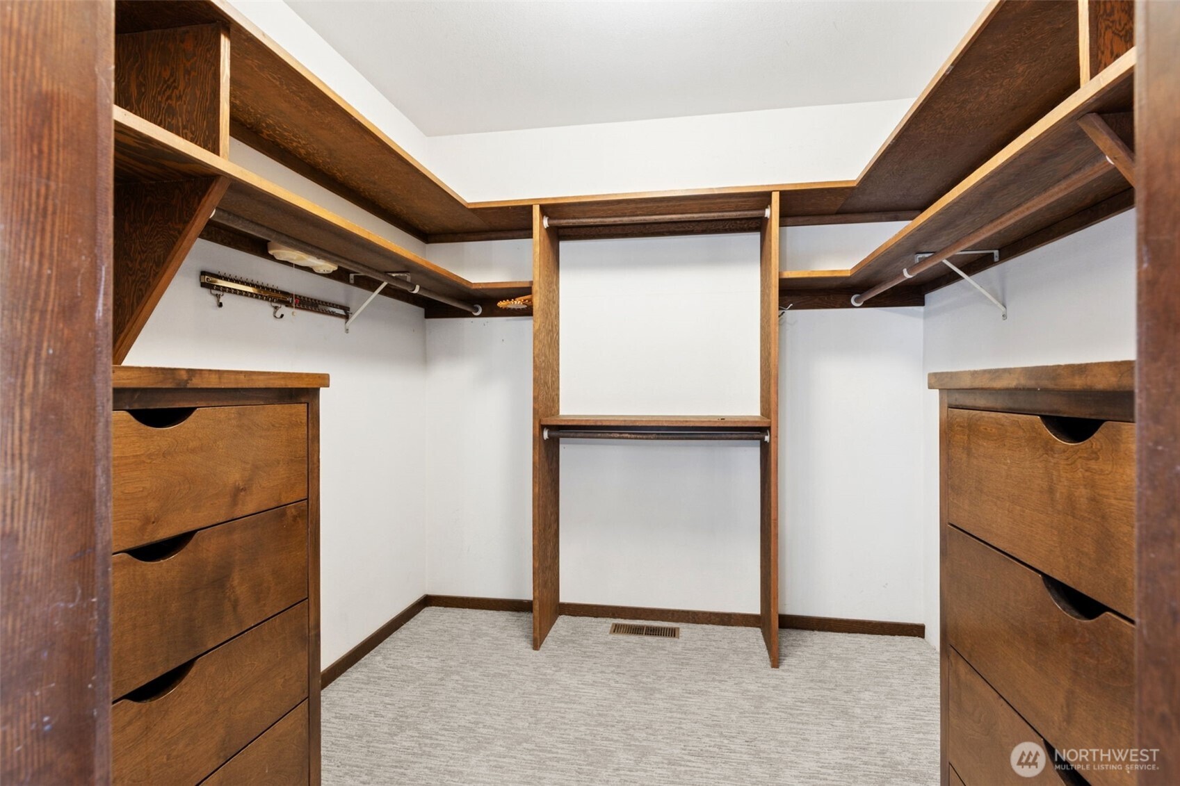 2121 Beverly Beach Drive NW, Olympia, WA 98502