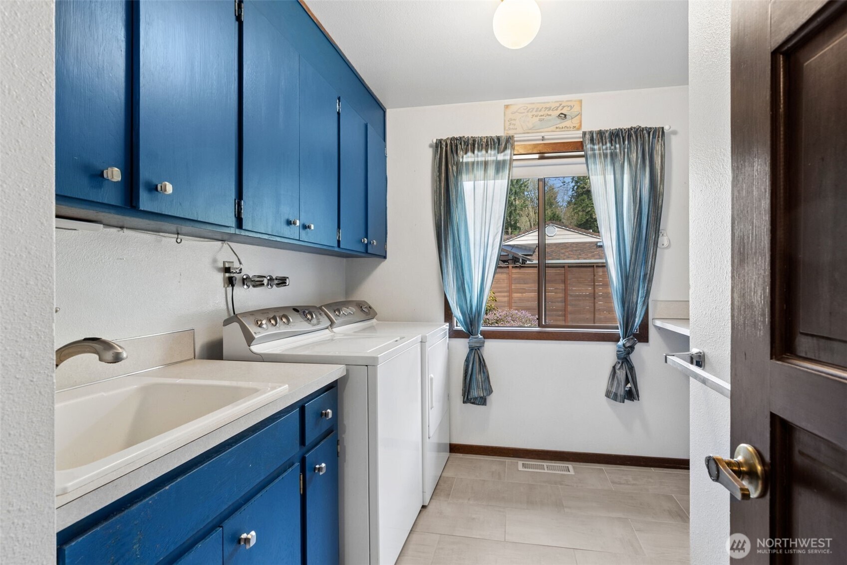 2121 Beverly Beach Drive NW, Olympia, WA 98502