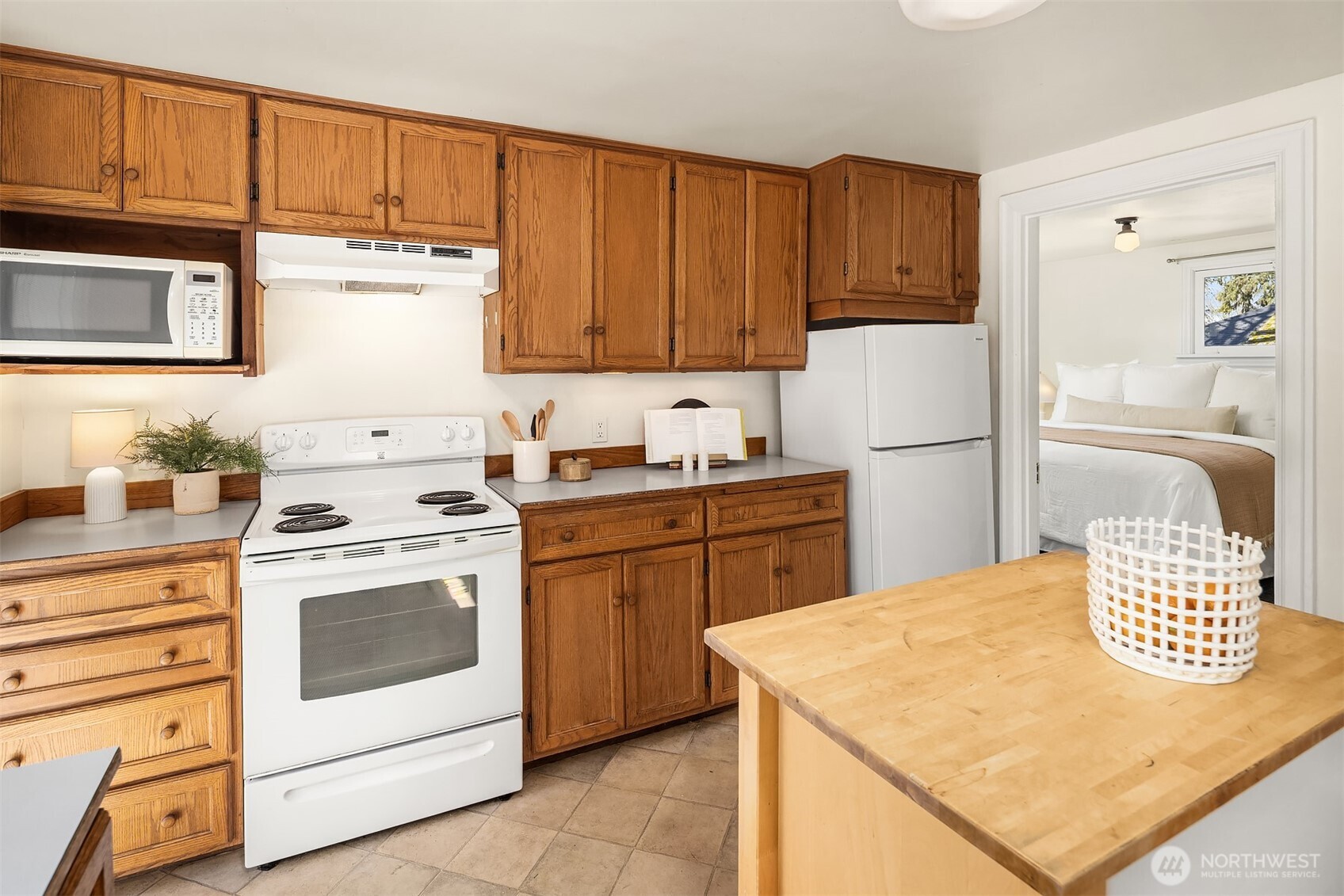 9213 25TH Avenue NE, Seattle, WA 98115