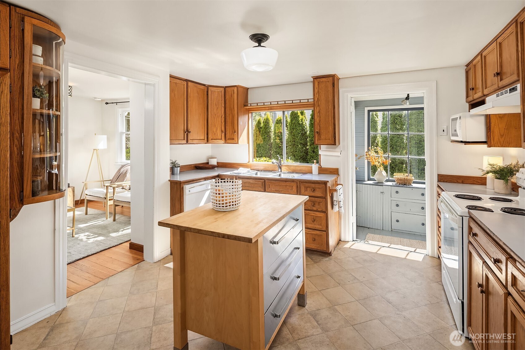 9213 25TH Avenue NE, Seattle, WA 98115