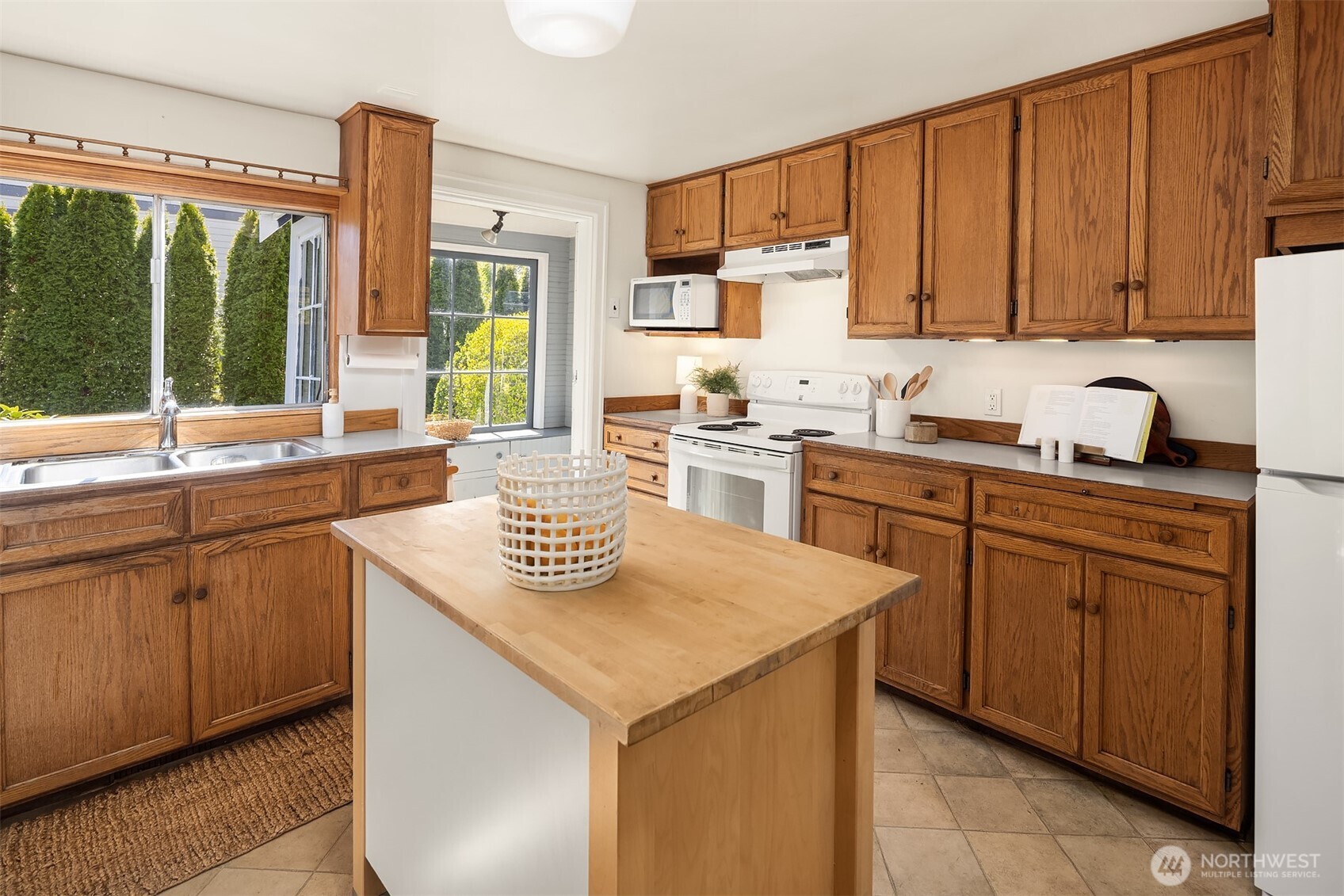 9213 25TH Avenue NE, Seattle, WA 98115