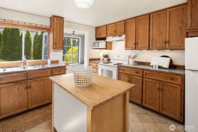 9213 25TH Avenue NE, Seattle, WA 98115 - Photo 16