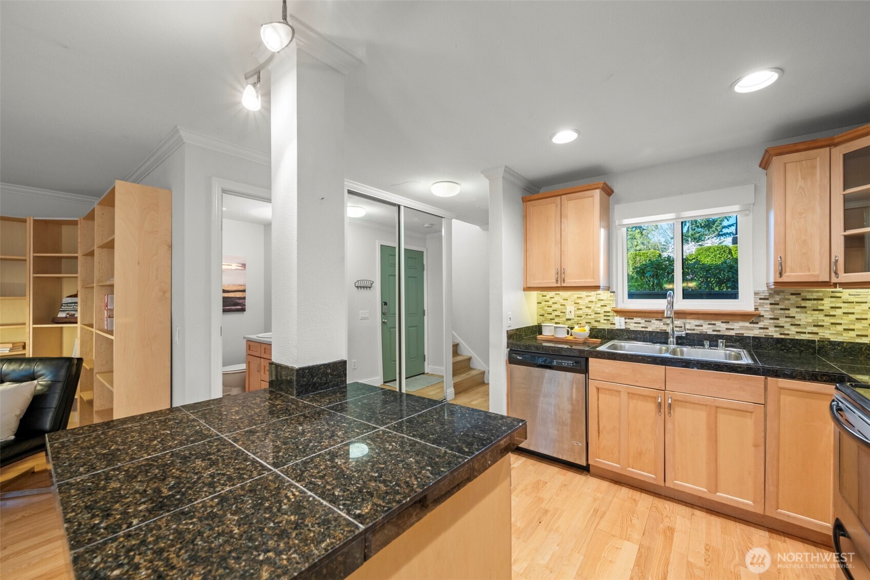 10045 NE 138th Place #E5, Kirkland, WA 98034