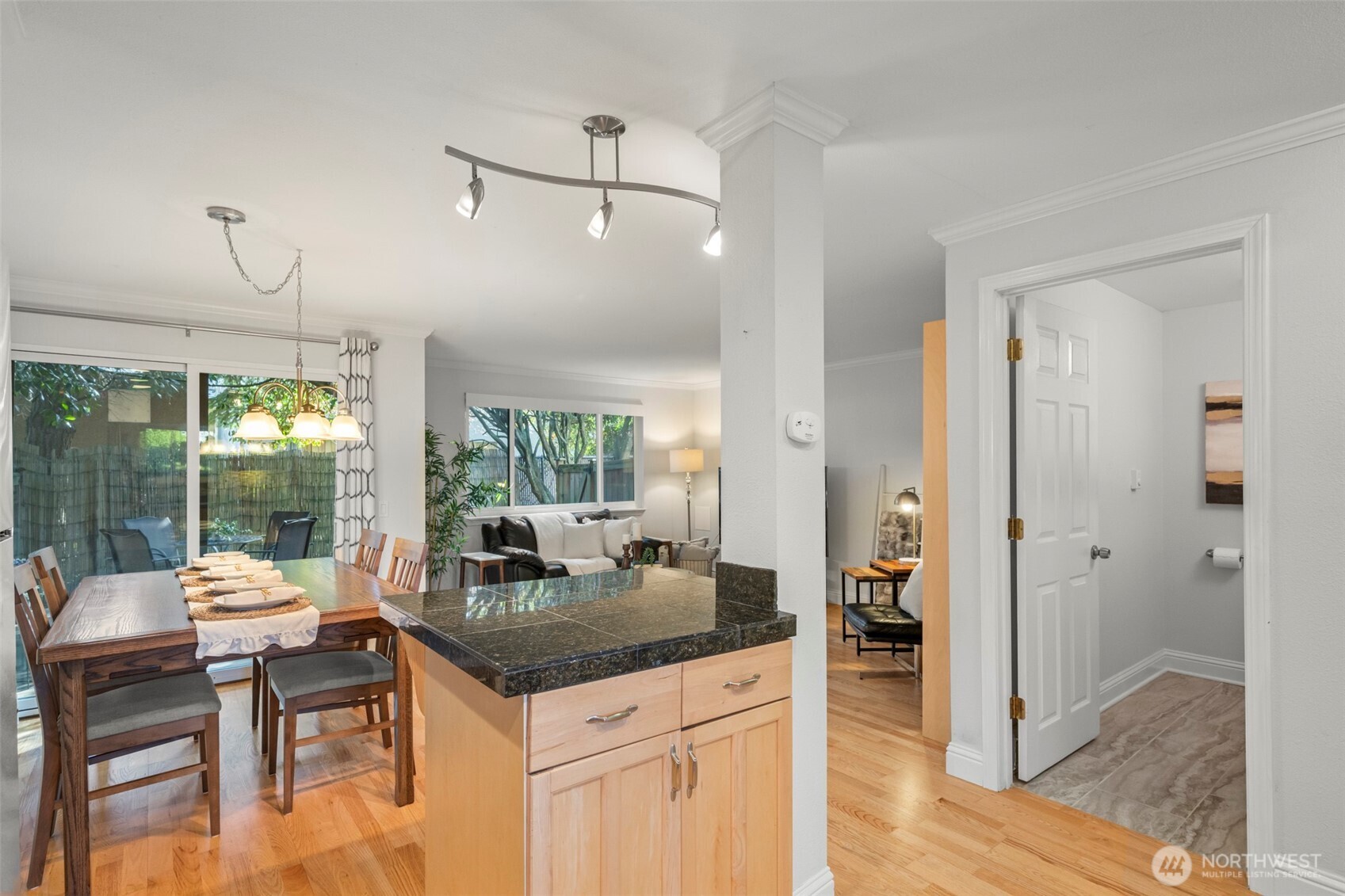 10045 NE 138th Place #E5, Kirkland, WA 98034