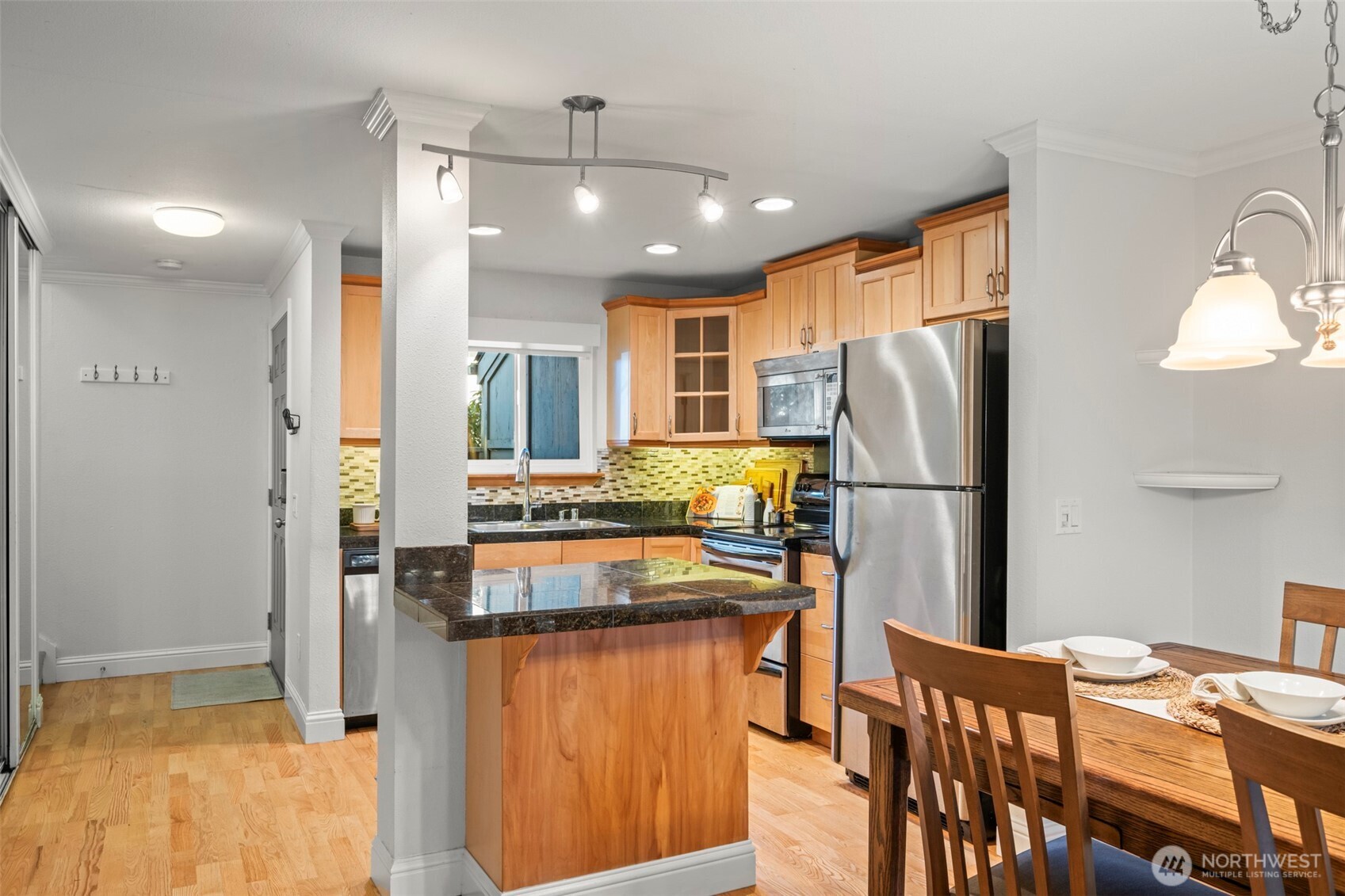 10045 NE 138th Place #E5, Kirkland, WA 98034