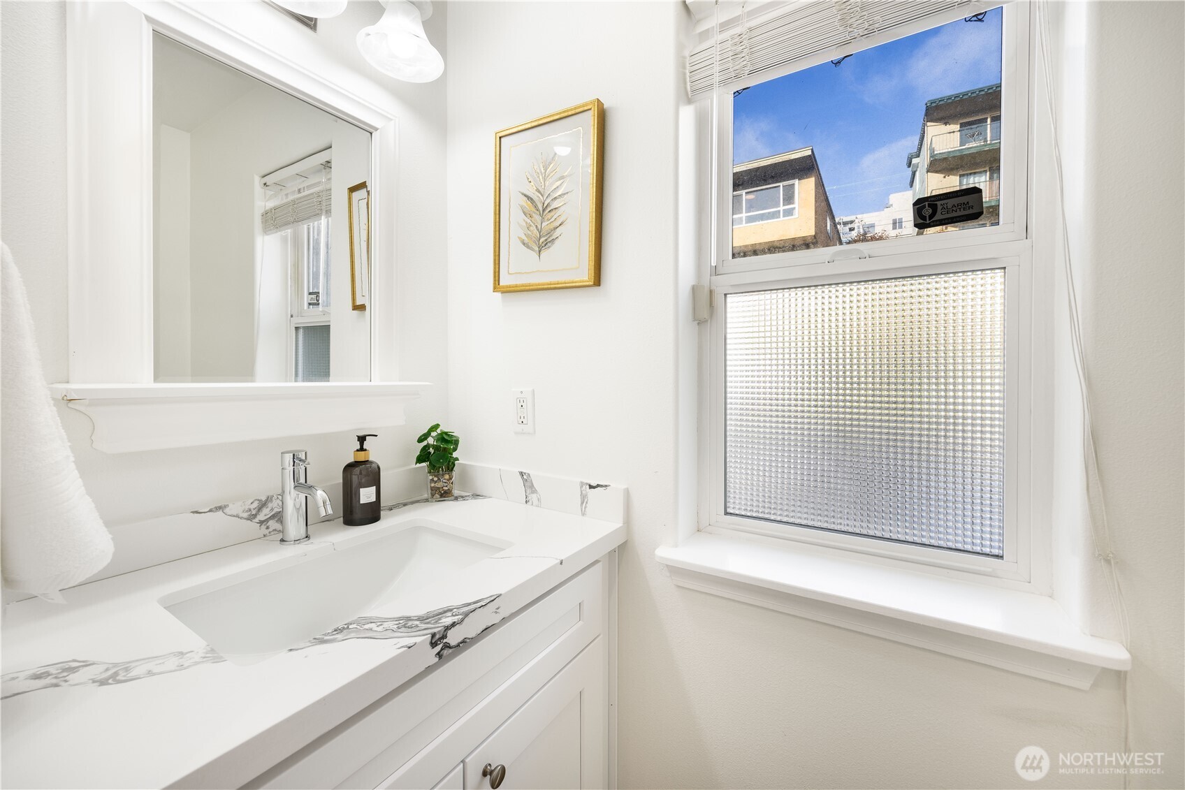 1231 6th Avenue N, Seattle, WA 98109