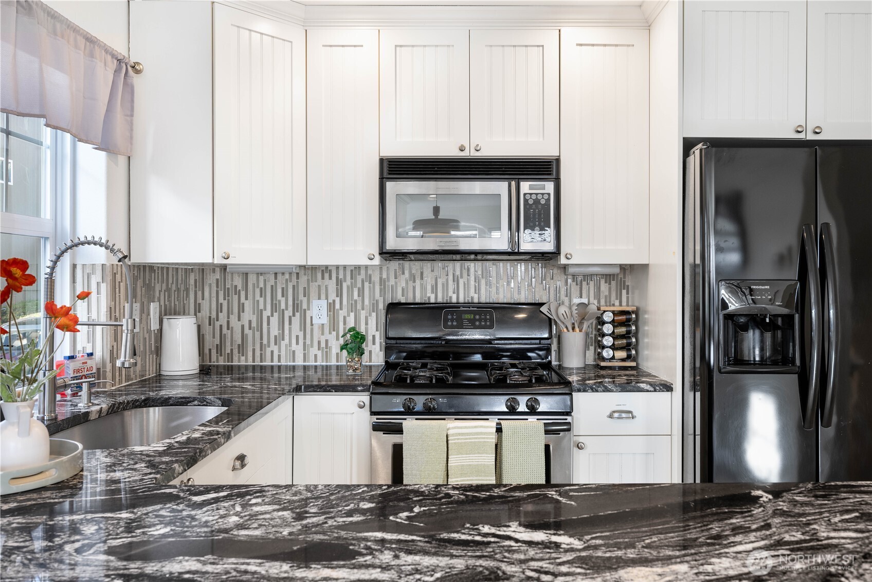 1231 6th Avenue N, Seattle, WA 98109