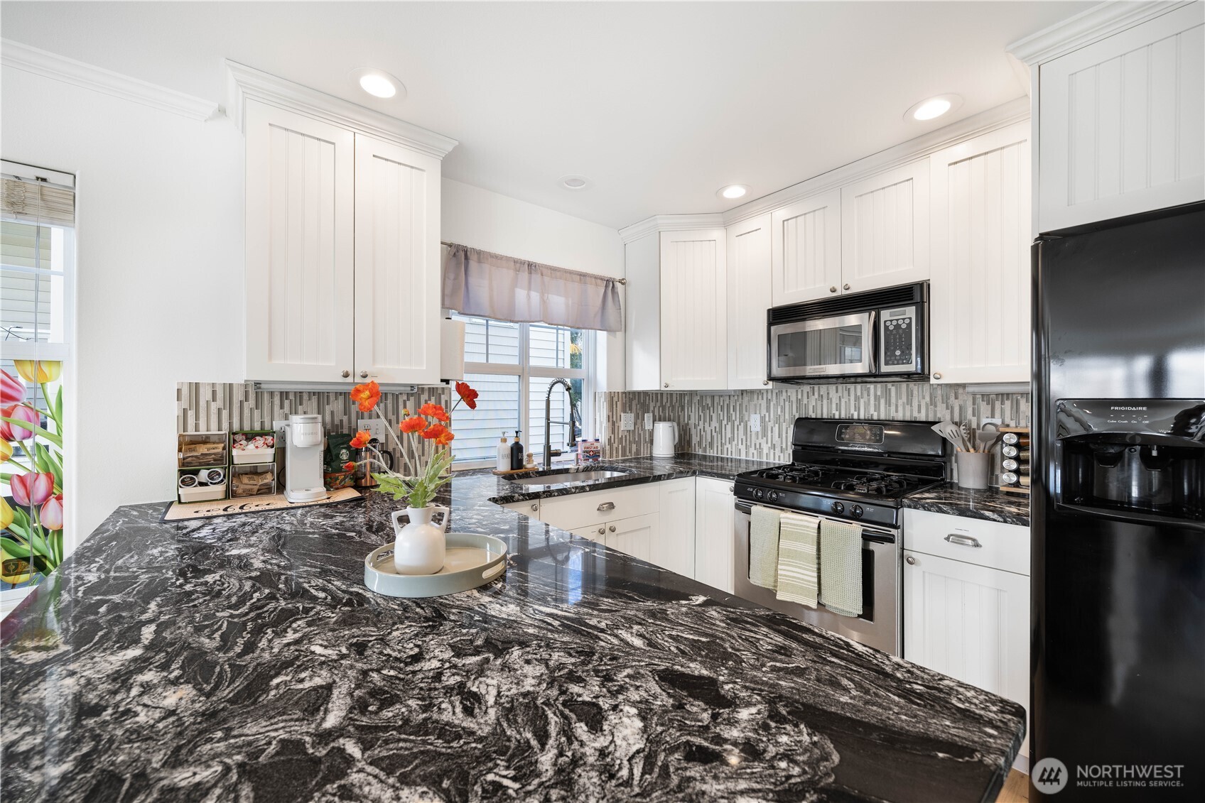 1231 6th Avenue N, Seattle, WA 98109