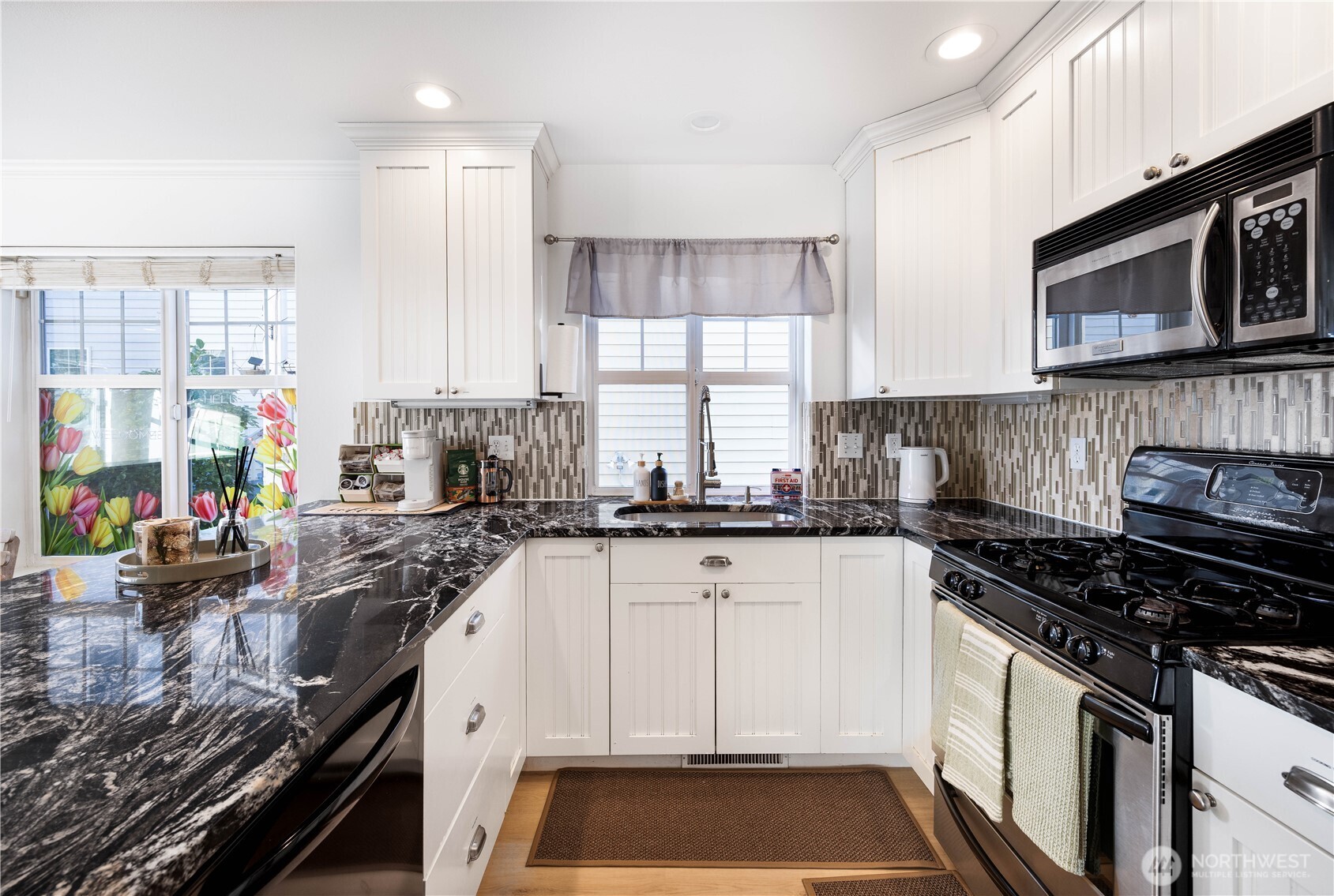 1231 6th Avenue N, Seattle, WA 98109