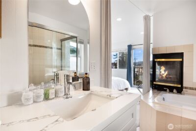 1231 6th Avenue N, Seattle, WA 98109 - Photo 9