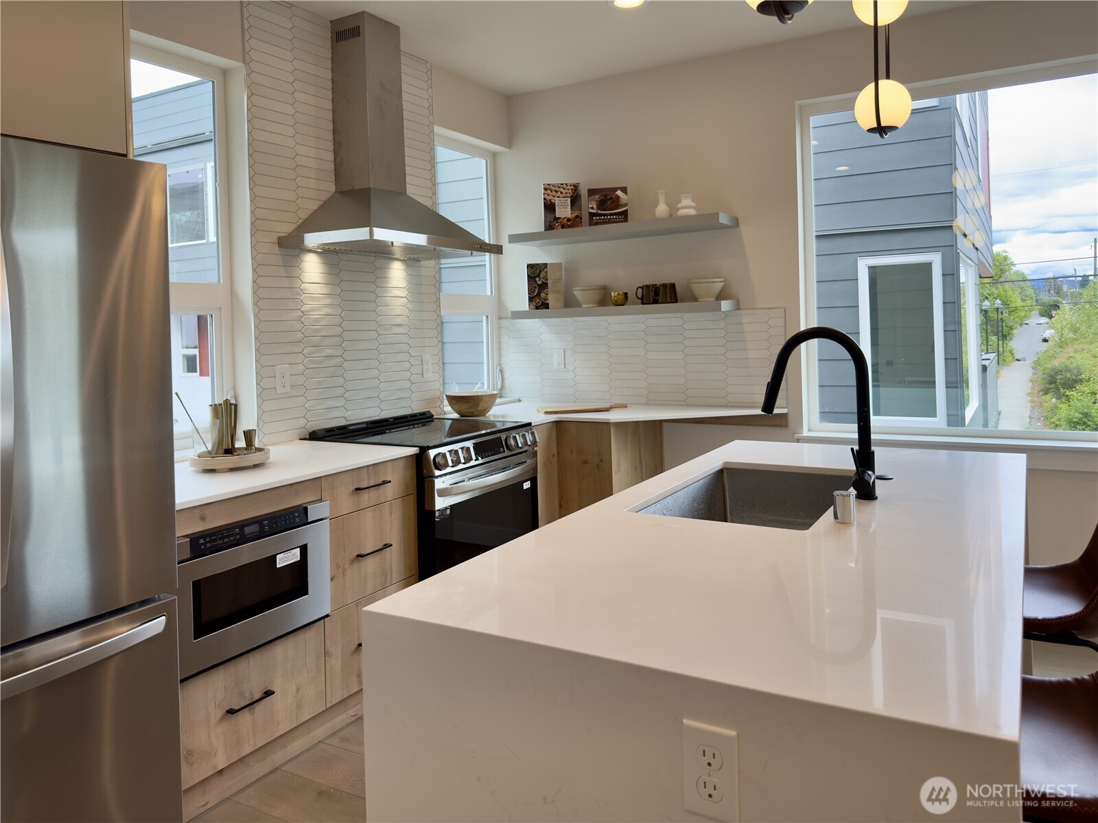 6953 42nd Avenue S, Seattle, WA 98118