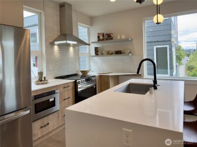 6953 42nd Avenue S, Seattle, WA 98118 - Photo 2