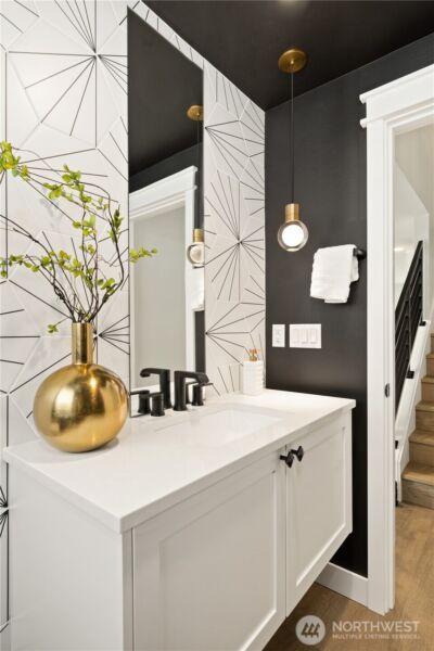 8324 14th Avenue NW, Seattle, WA 98117-4232 - Photo 18