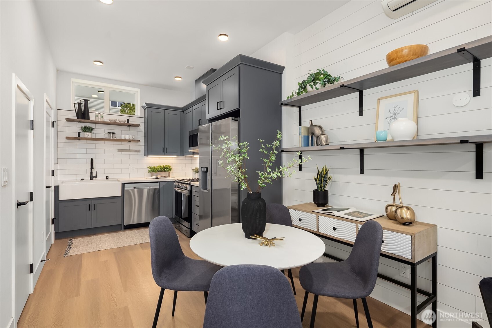 6037 42nd Avenue SW #B, Seattle, WA 98136