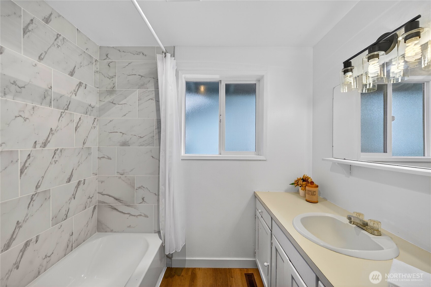 920 SW Bowmer St , Oak Harbor, WA 98277