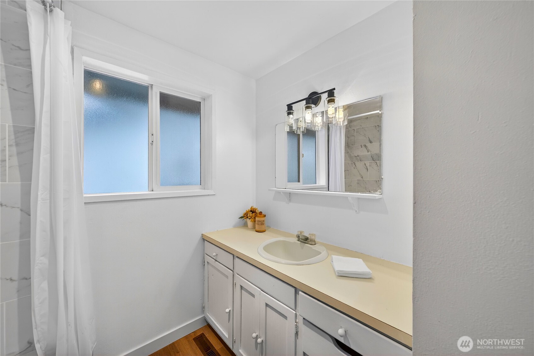 920 SW Bowmer St , Oak Harbor, WA 98277