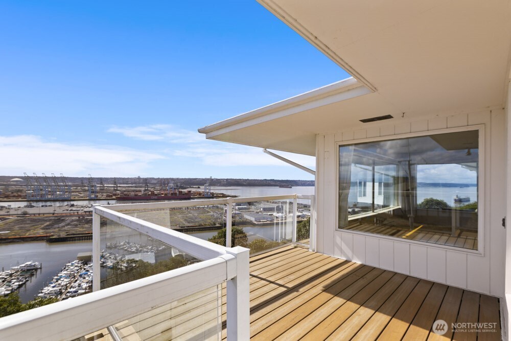 1242 /1244 Browns Point Boulevard , Tacoma, WA 98422