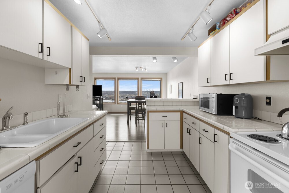 1242 /1244 Browns Point Boulevard , Tacoma, WA 98422