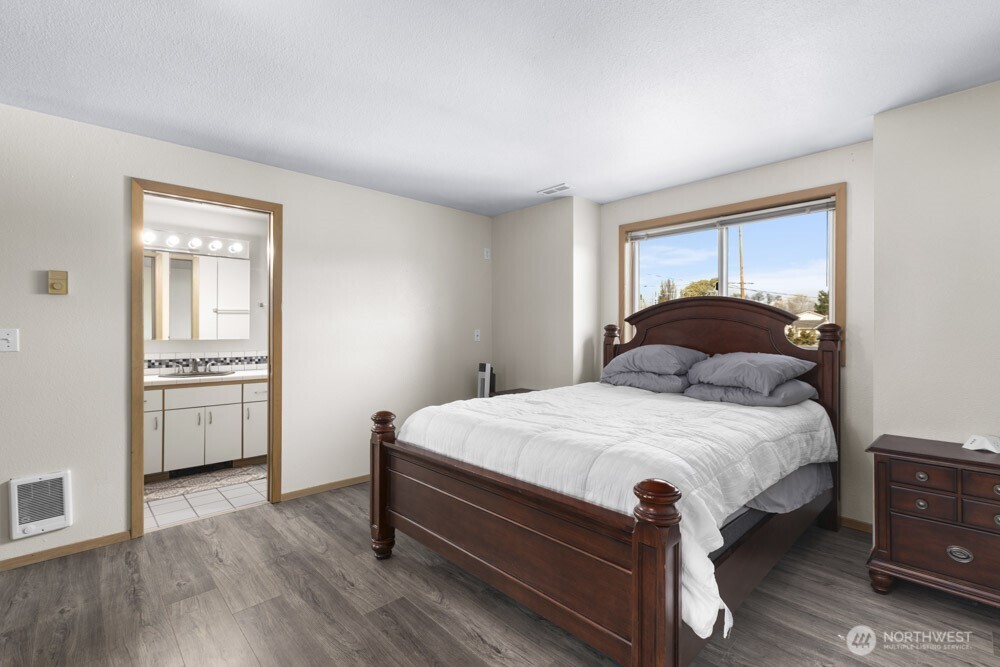 1242 /1244 Browns Point Boulevard , Tacoma, WA 98422