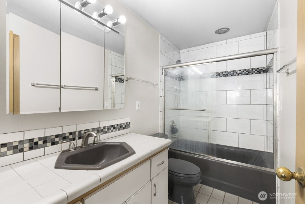 1242 /1244 Browns Point Boulevard , Tacoma, WA 98422