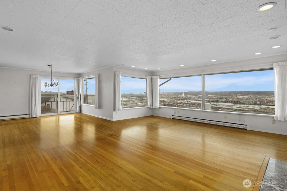 1242 /1244 Browns Point Boulevard , Tacoma, WA 98422