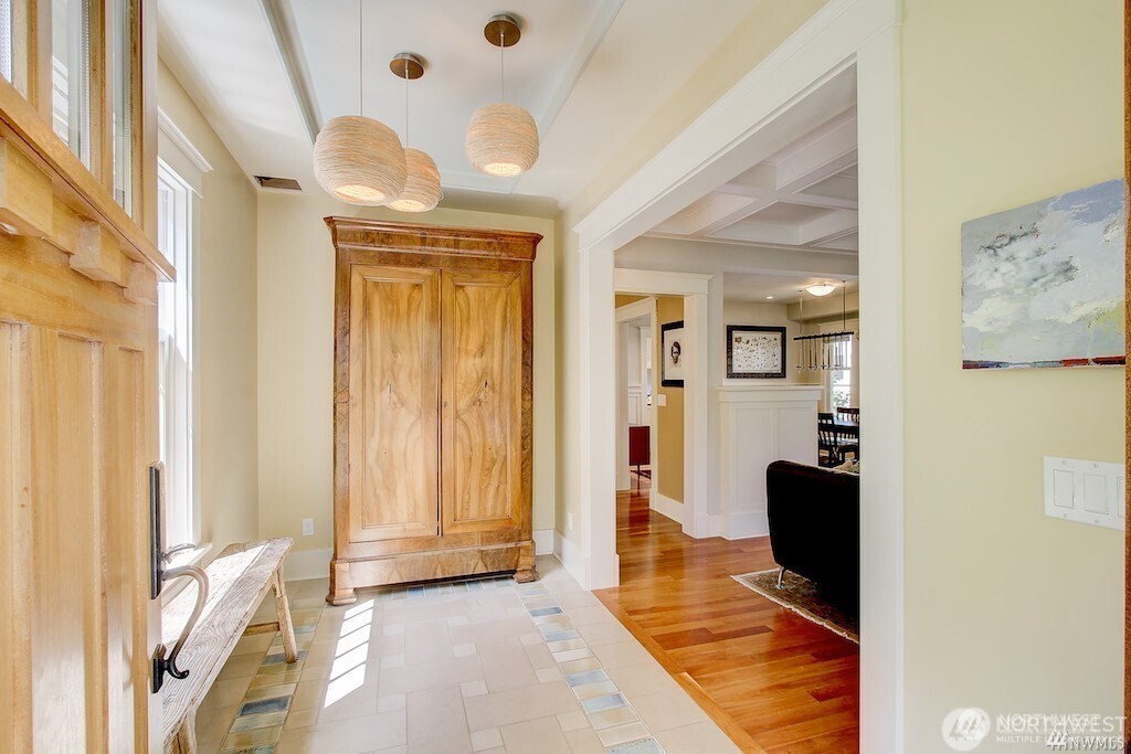 2221 22nd Avenue E, Seattle, WA 98112