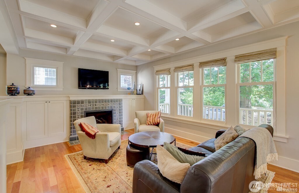 2221 22nd Avenue E, Seattle, WA 98112