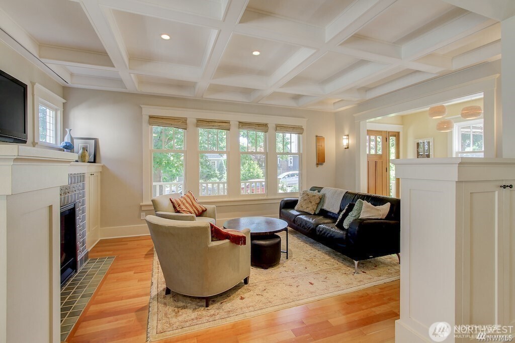 2221 22nd Avenue E, Seattle, WA 98112