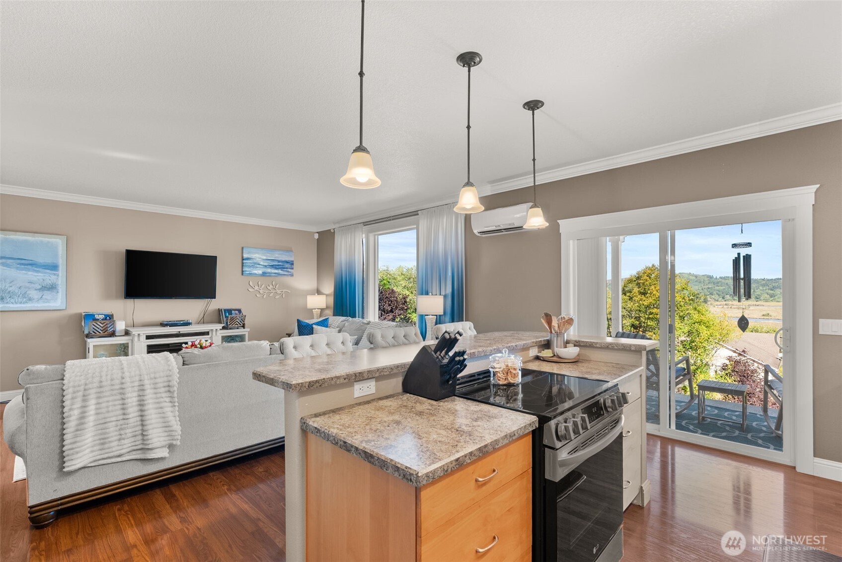 1480 Pacific Avenue , Raymond, WA 98577