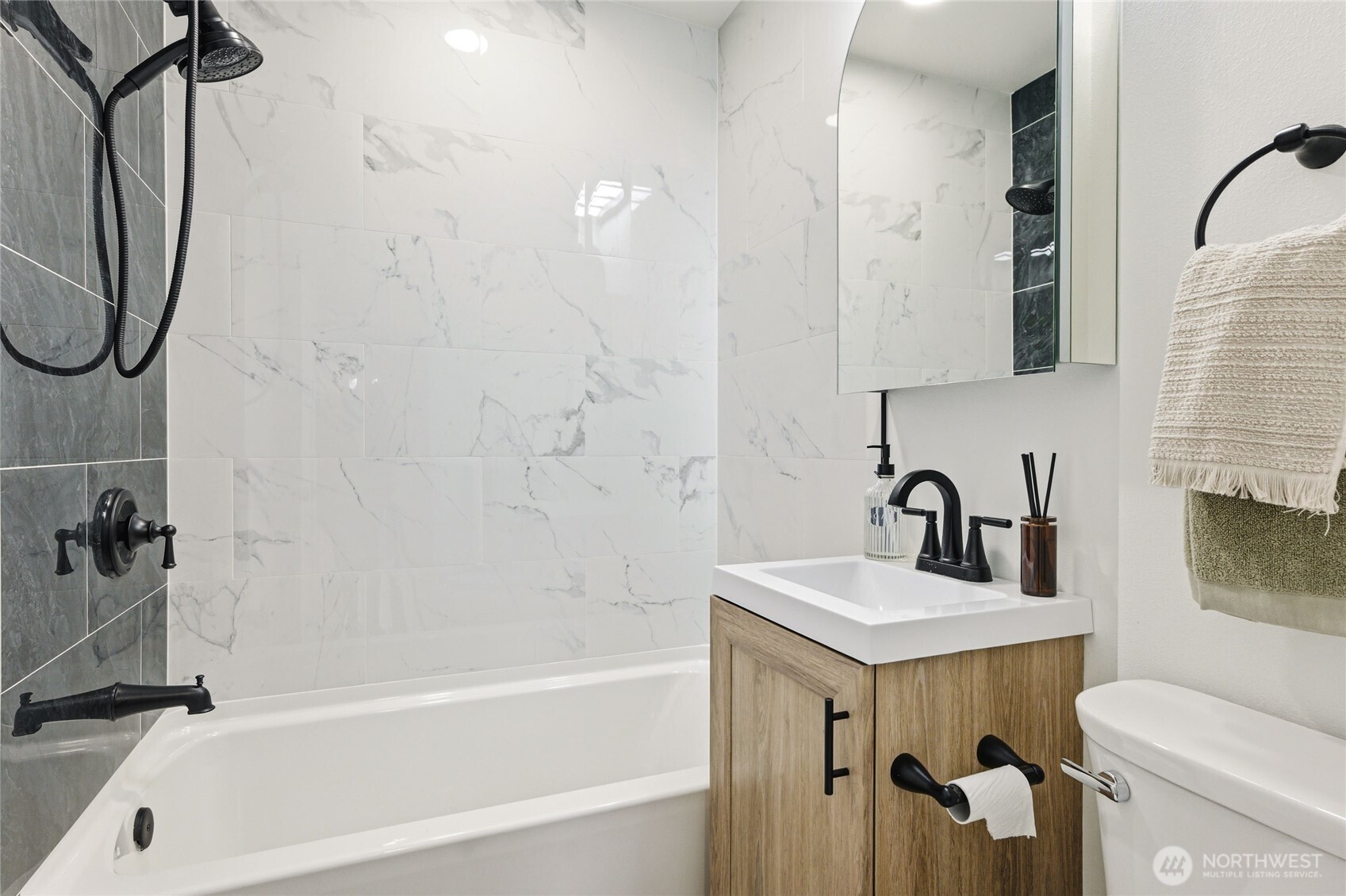 3710 E F Street , Tacoma, WA 98404