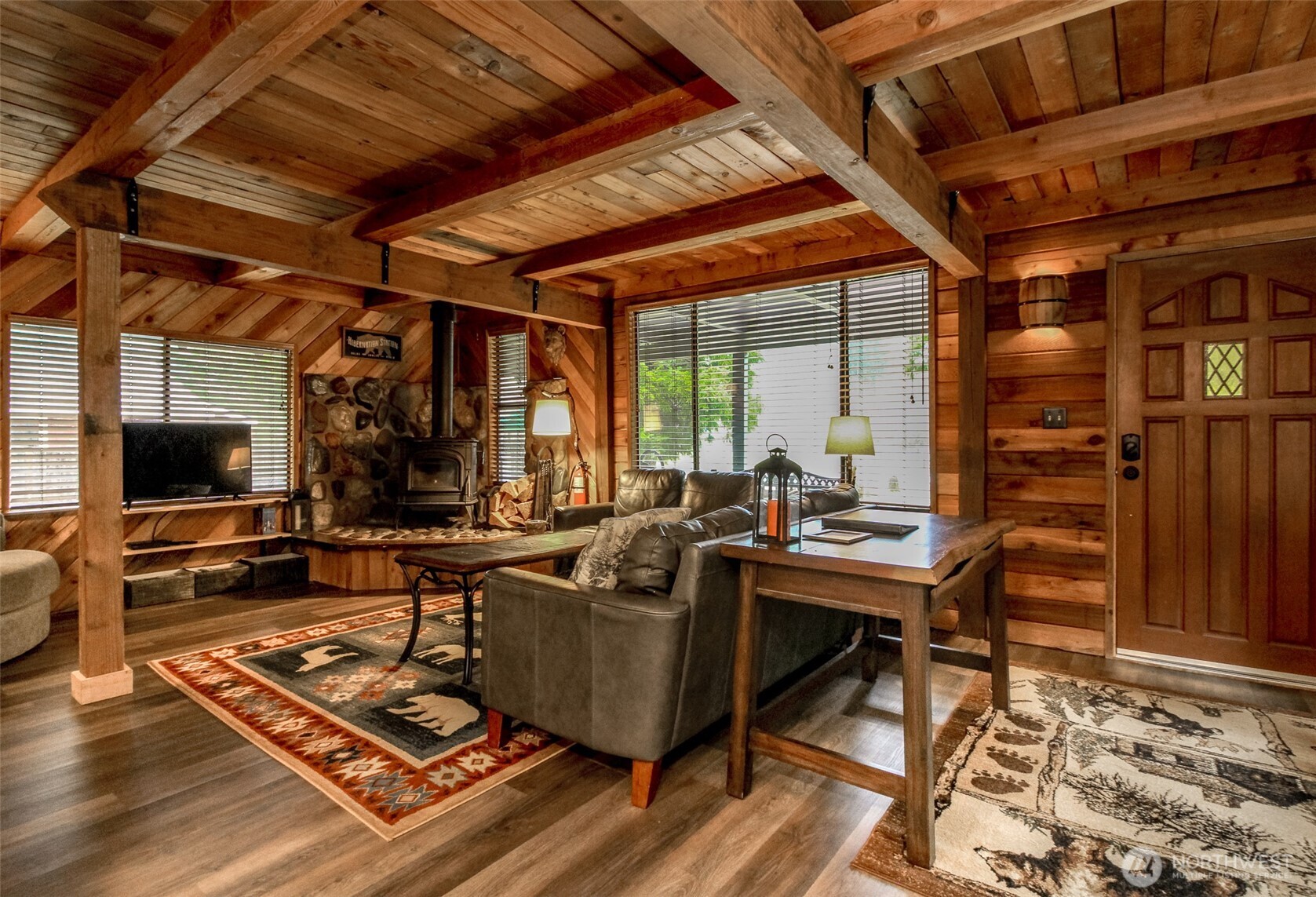 101 Mountain View Dr , Ashford, WA 98304