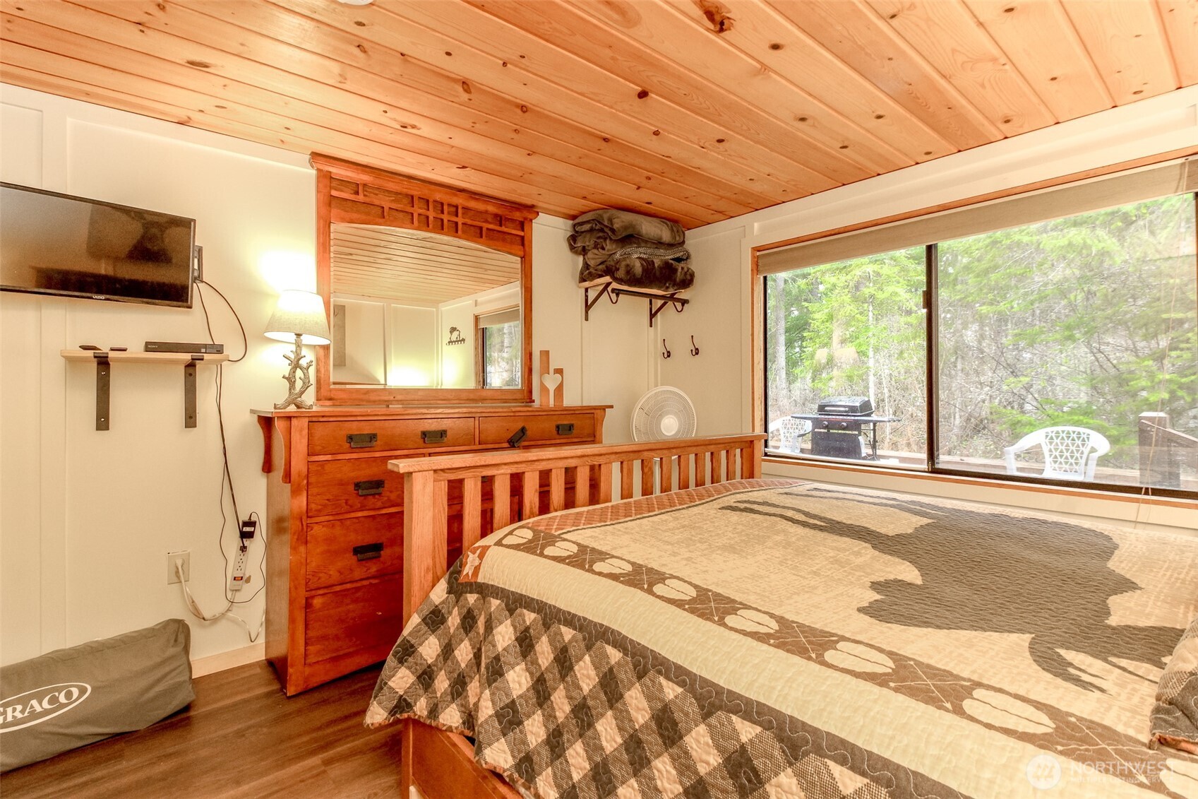 101 Mountain View Dr , Ashford, WA 98304