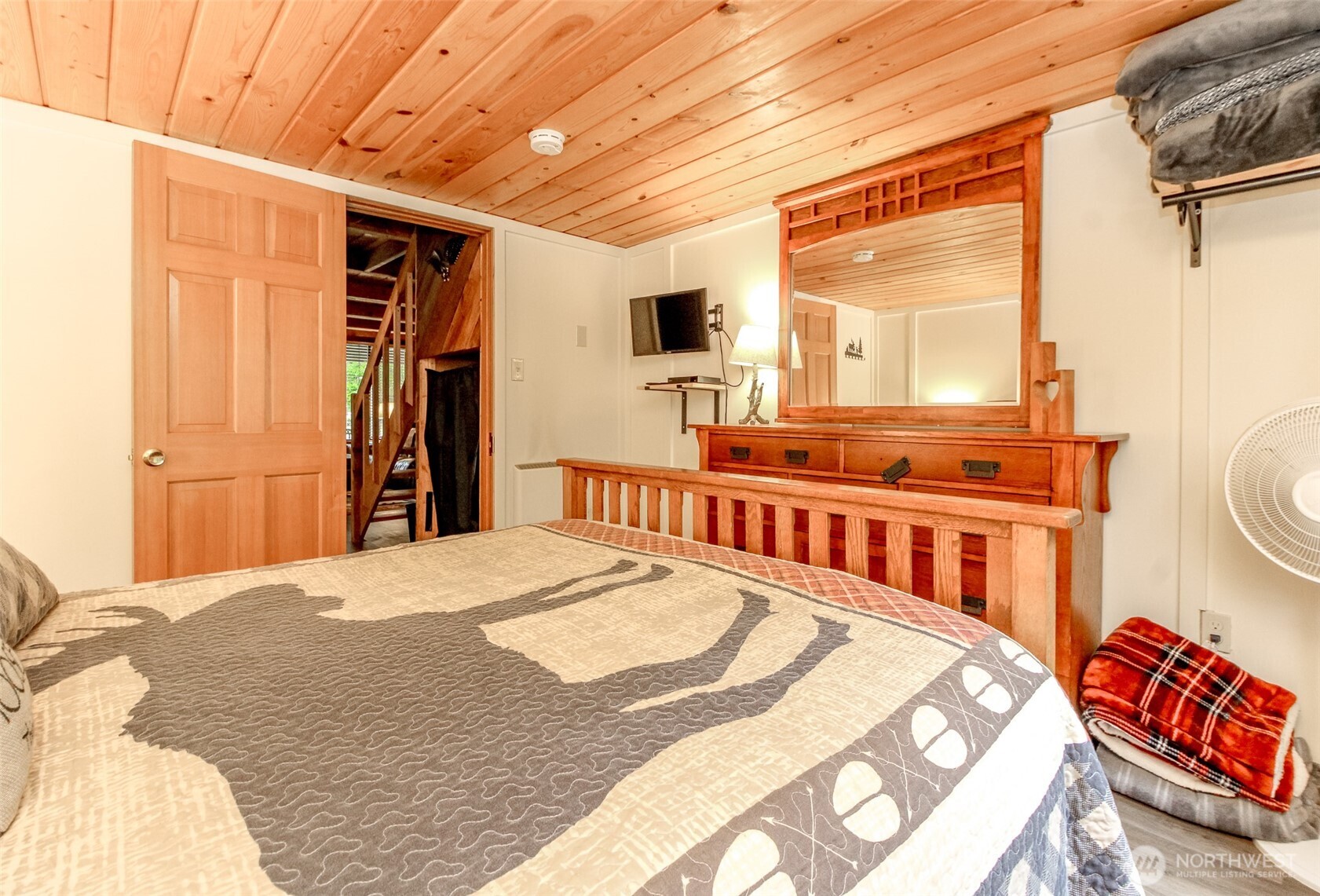 101 Mountain View Dr , Ashford, WA 98304