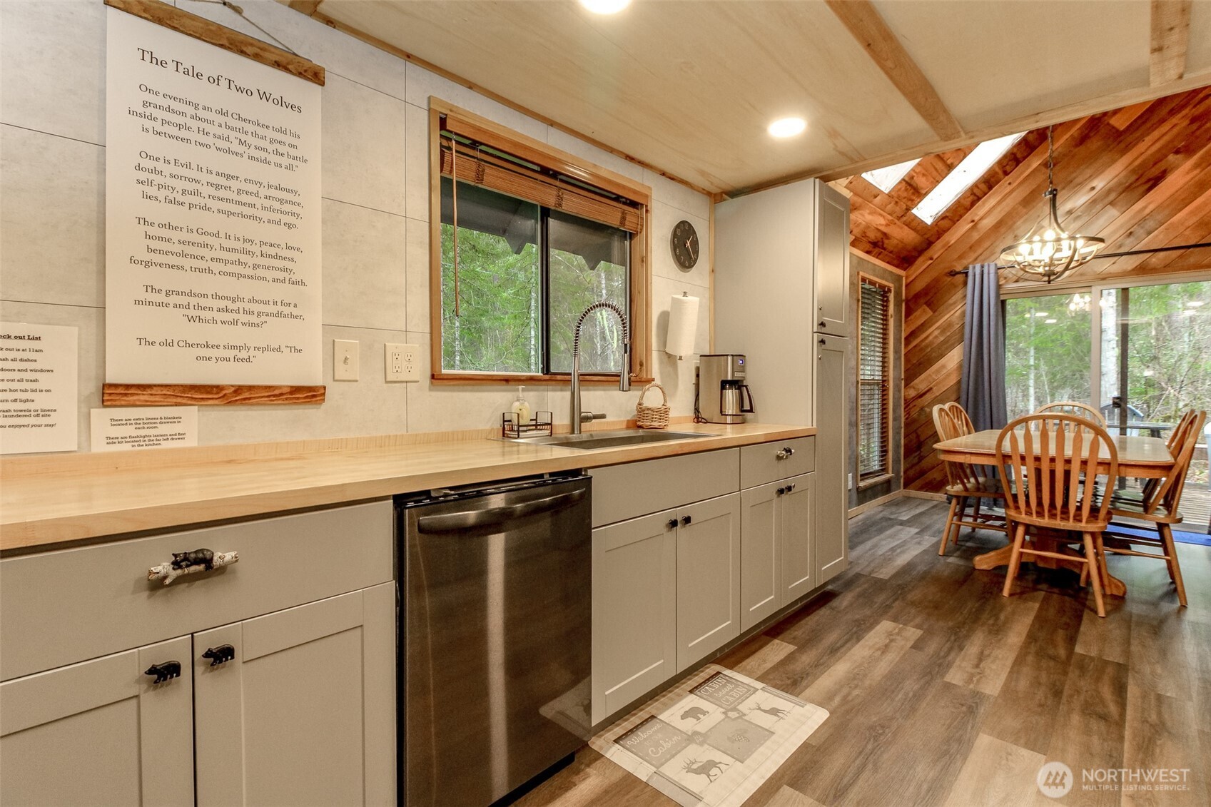 101 Mountain View Dr , Ashford, WA 98304