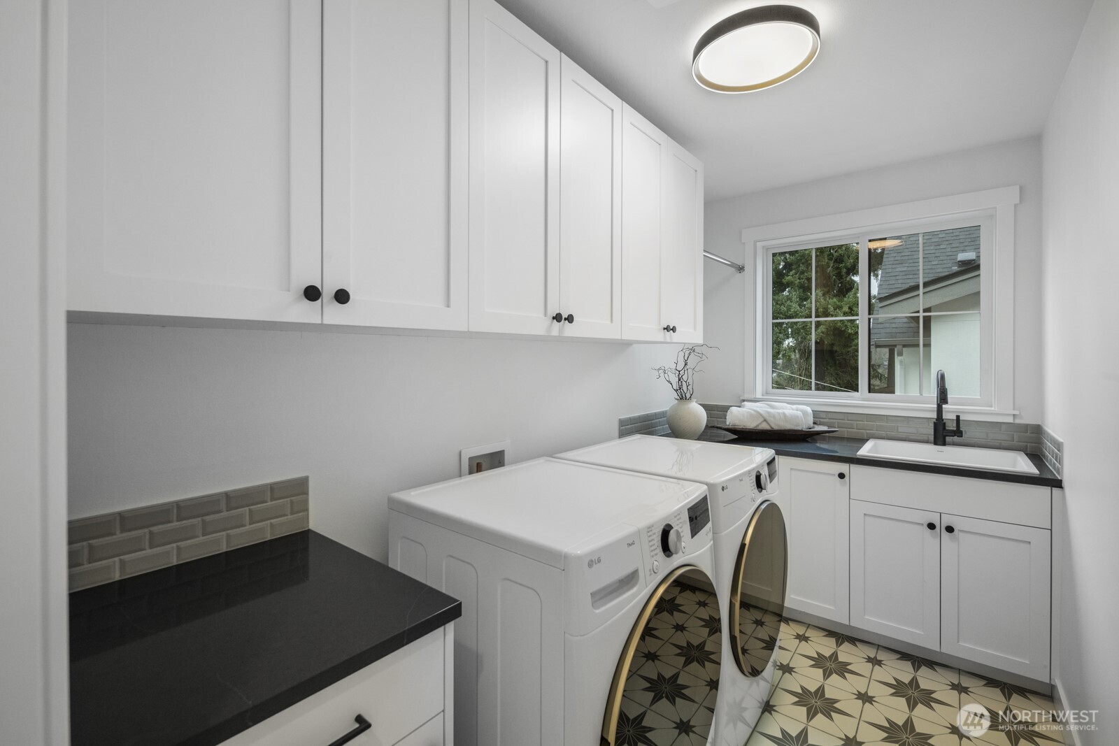 208 35th Avenue E, Seattle, WA 98112